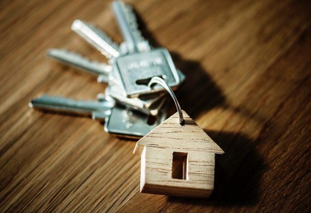 keys and wooden house on keychain